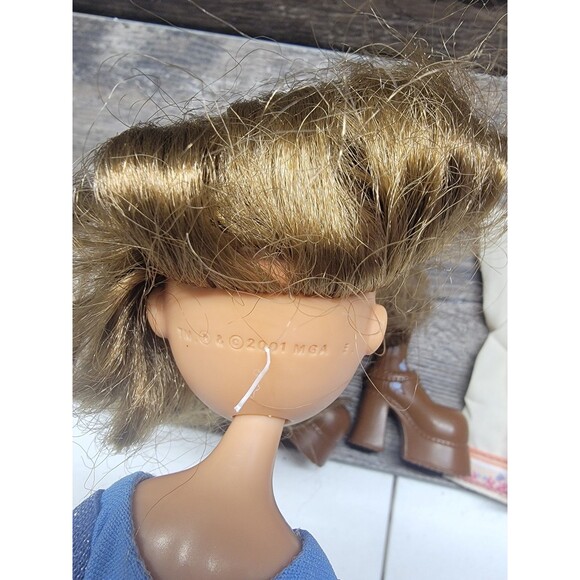 MGA 2001 Bratz Yasmin First Edition with some Original Doll Accessories - Picture 5 of 5